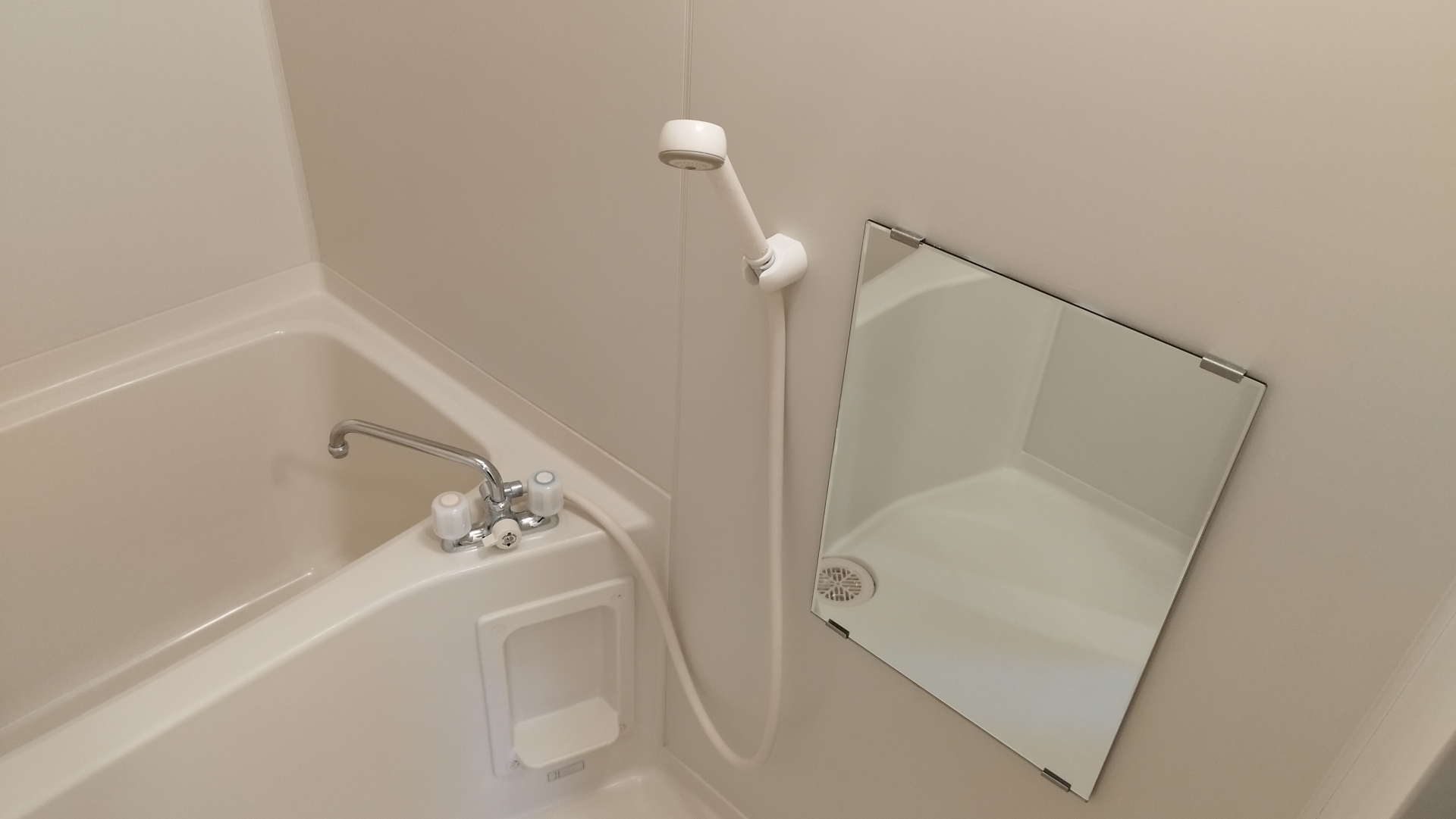 内装レスキュー郡山・大家さんお助け隊　風呂塗装イメージ画像